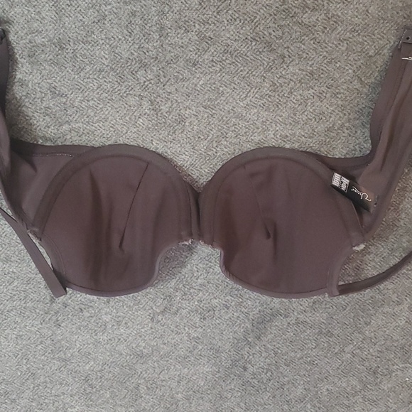 3/$15 Ultimo 32DD swimsuit top - Picture 2 of 6